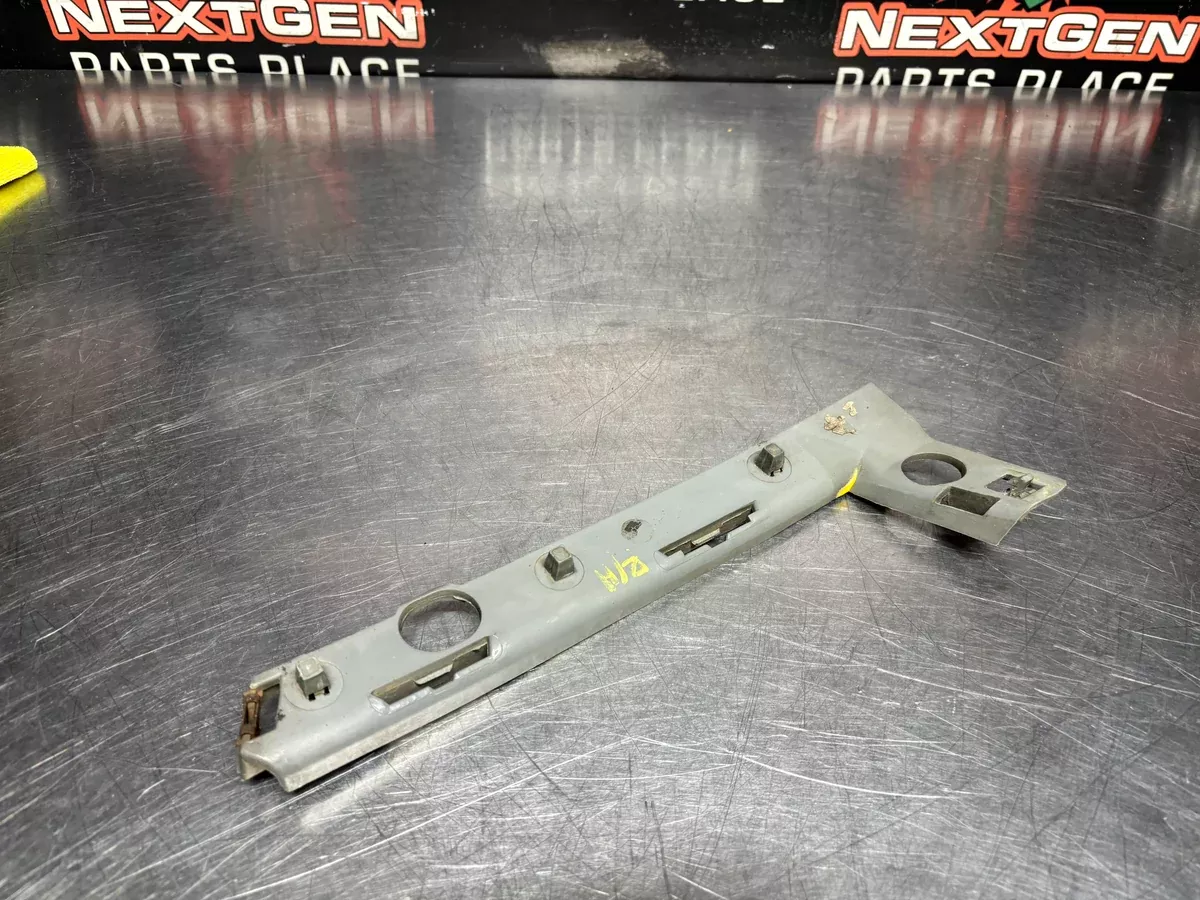 04-06 PONTIAC GTO FRONT RH RIGHT FRONT BUMPER GUIDE BRACKET 92177409 OEM #1269