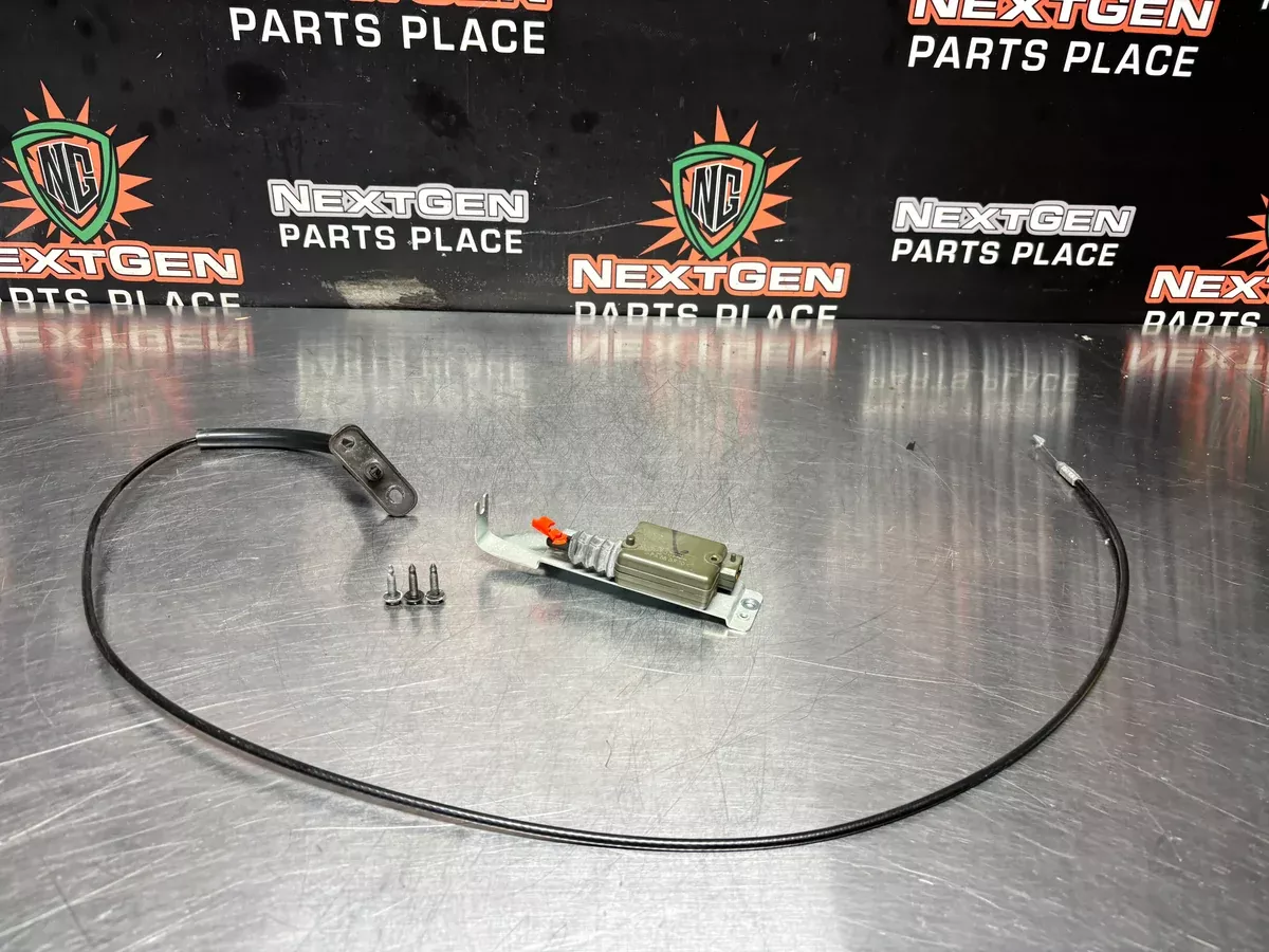 04 - 06 PONTIAC GTO FUEL DOOR RELEASE ASSEMBLY 92210031 #1043