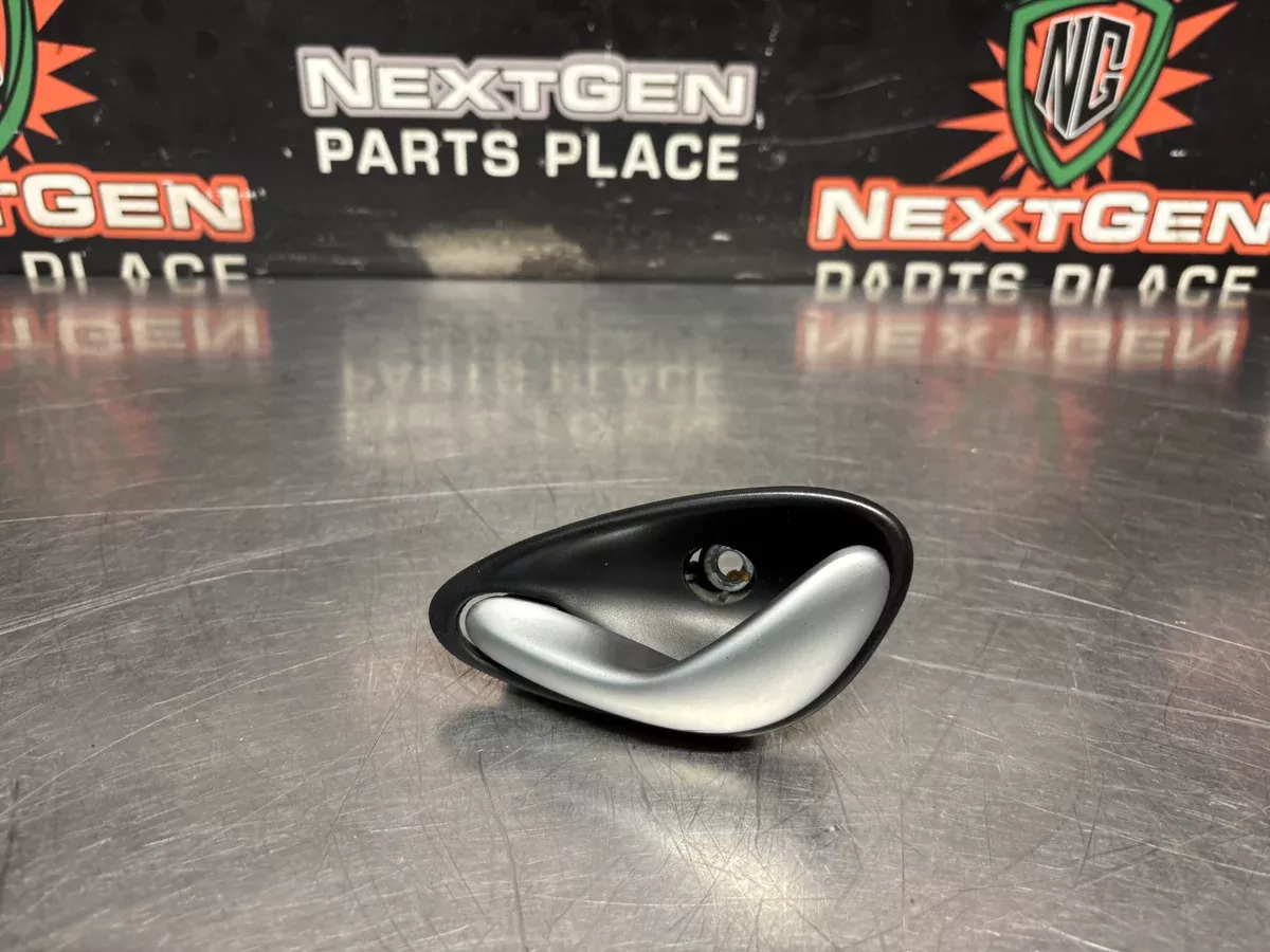 04-06 PONTIAC GTO LH DRIVER SIDE INTERIOR DOOR HANDLE 92055321 OEM #1306