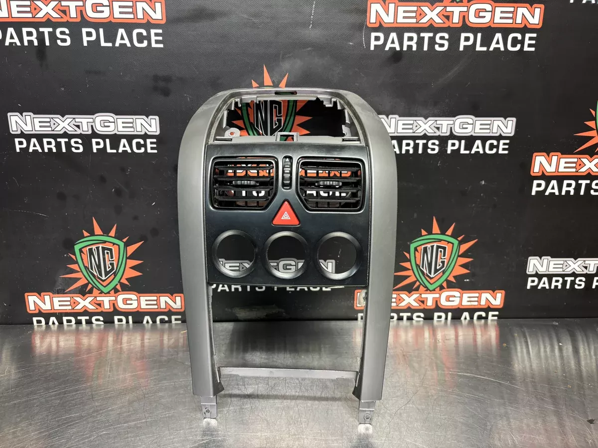 04-06 PONTIAC GTO RADIO BEZEL / DASH TRIM OEM #1043