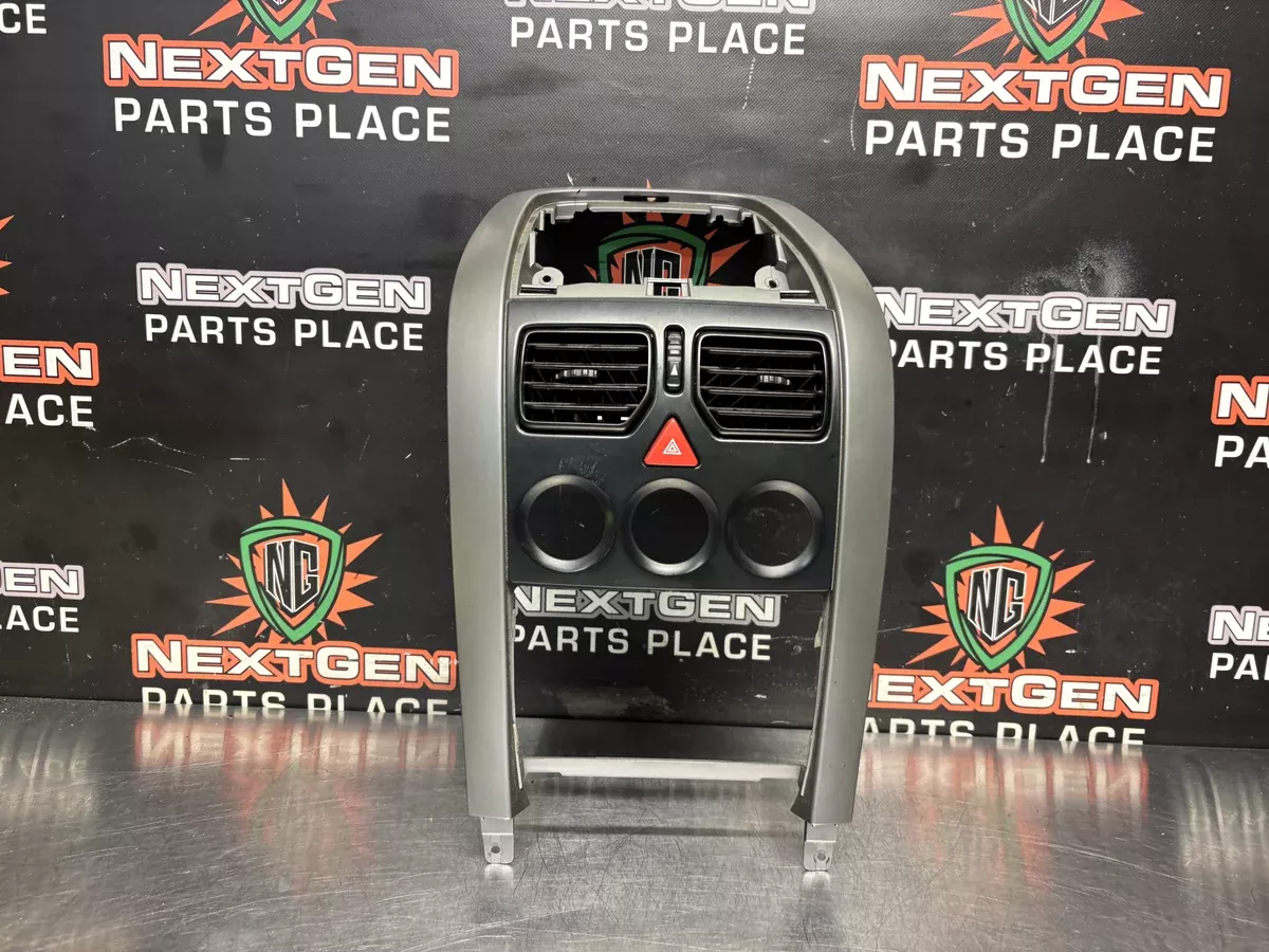 04-06 PONTIAC GTO RADIO BEZEL / DASH TRIM OEM #1178