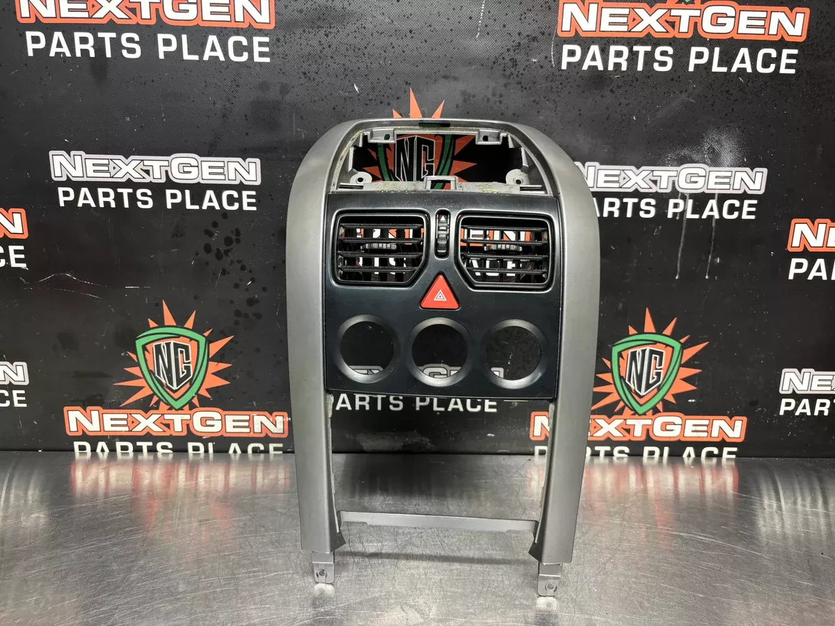 04-06 PONTIAC GTO RADIO BEZEL / DASH TRIM OEM #1306
