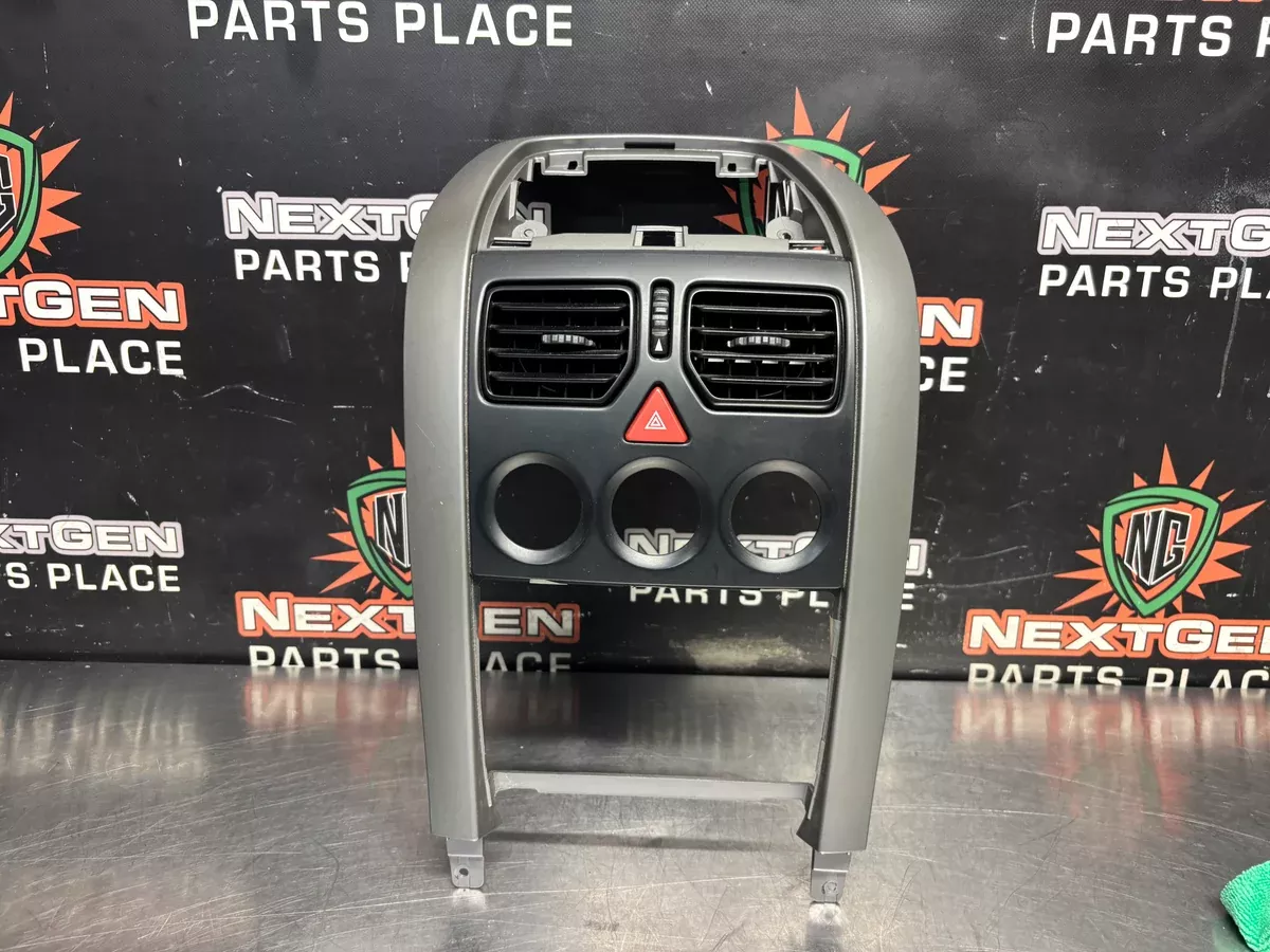 04-06 PONTIAC GTO RADIO BEZEL / DASH TRIM OEM #1523