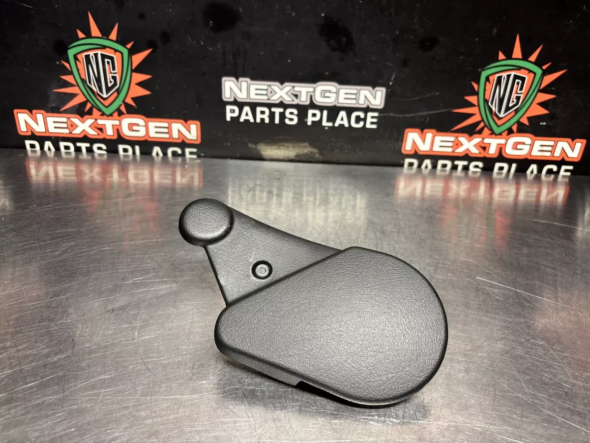 04-06 PONTIAC GTO RH SEAT HINGE TRIM OEM #1043