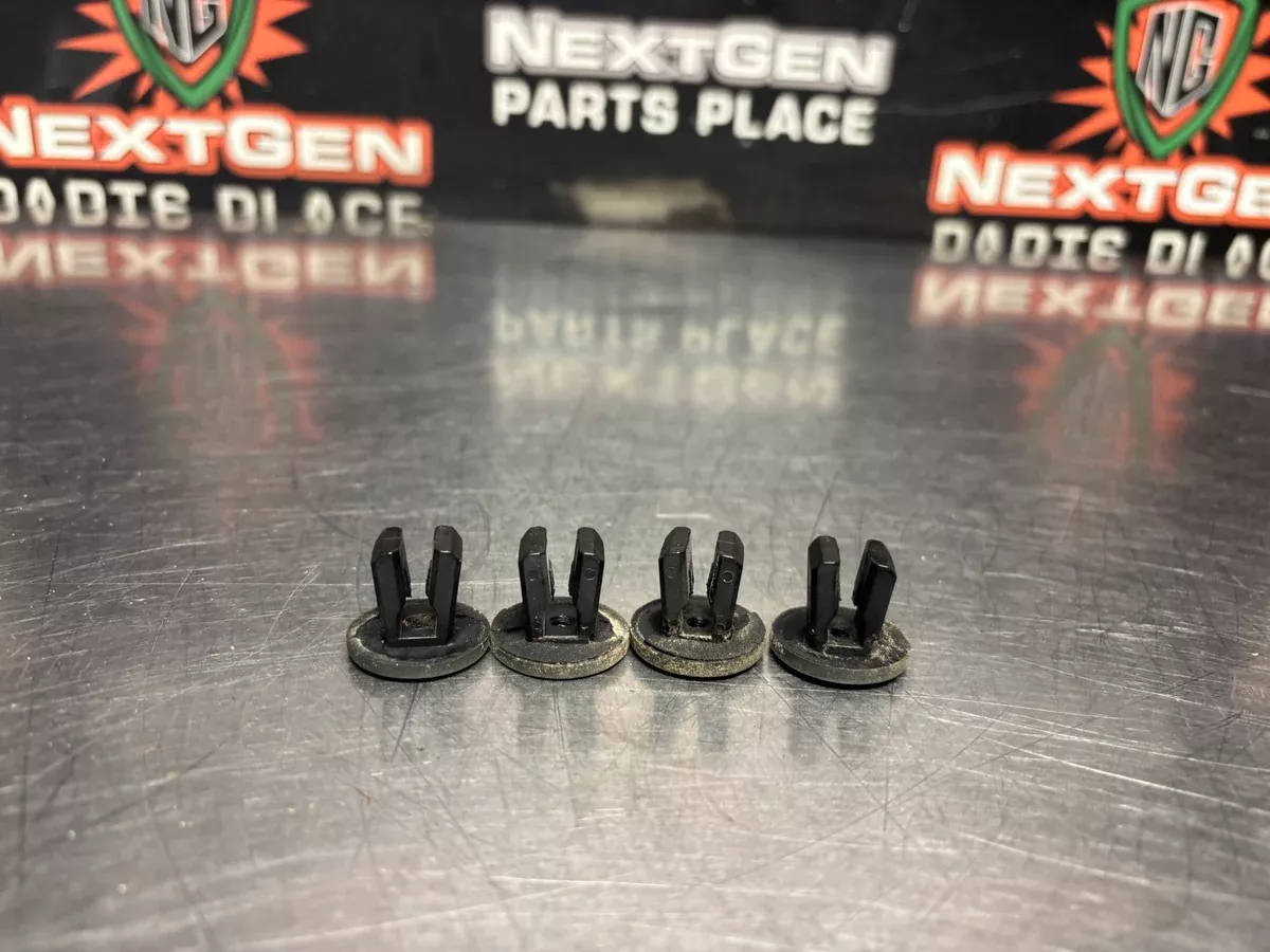 04-06 PONTIAC GTO TAIL LIGHT CLIPS OEM #1043