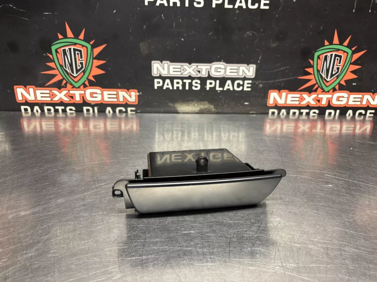 04-06PONTIAC GTO CENTER CONSOLE STORAGE COMPARTMENT OEM #1269