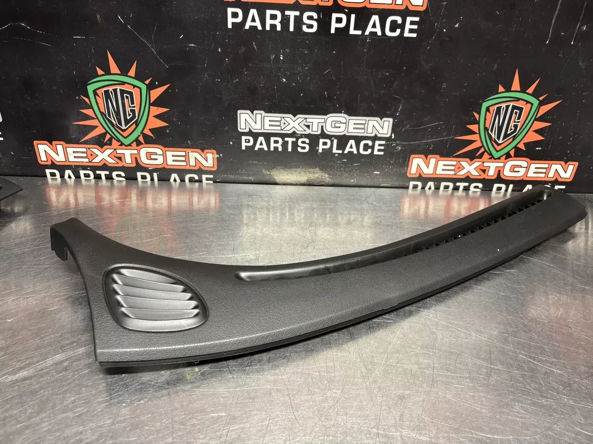 04 PONTIAC GTO RH DASH COWL DEFROST VENT TRIM PANEL OEM 92105079 #1438